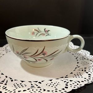 Set of Four 1950’s Universal Strawflowers Flat China Cups 6 Fluid Ounce